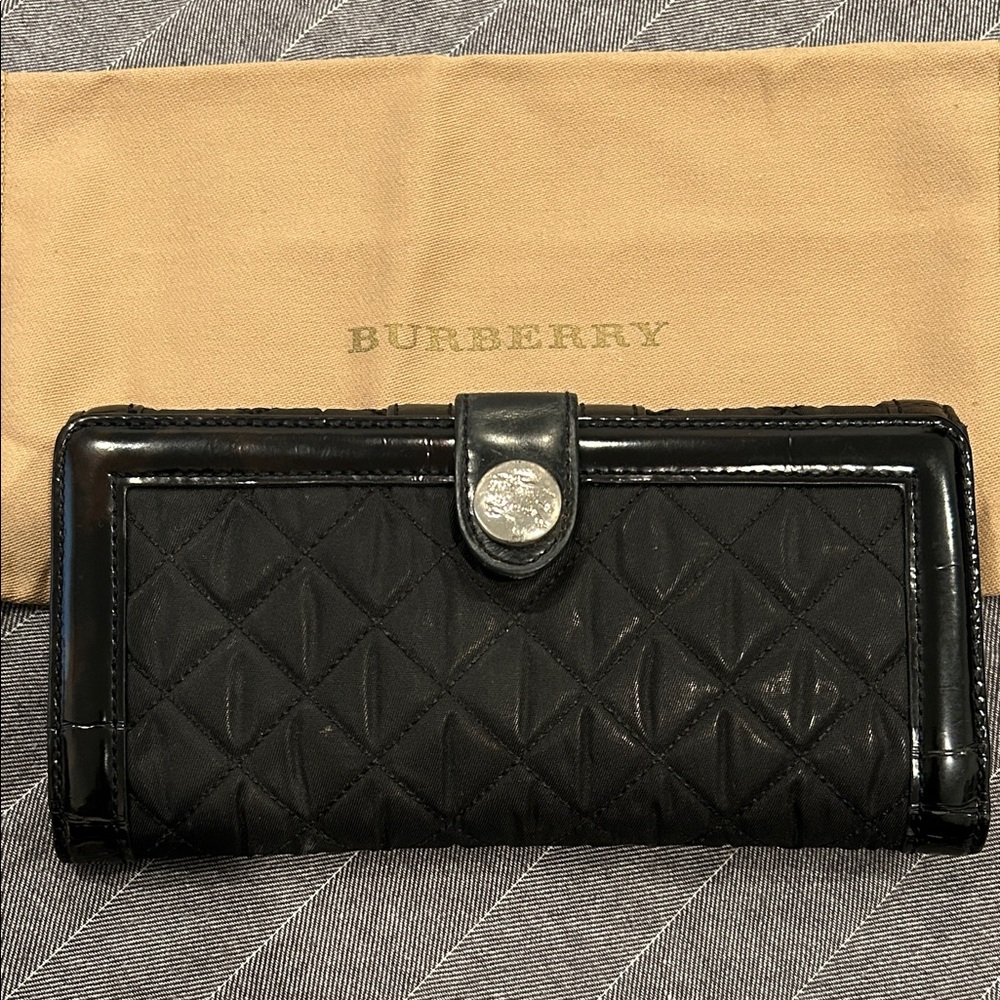 Burberry Black Quilted Wallet with Logo Accent - Picture 3 of 5